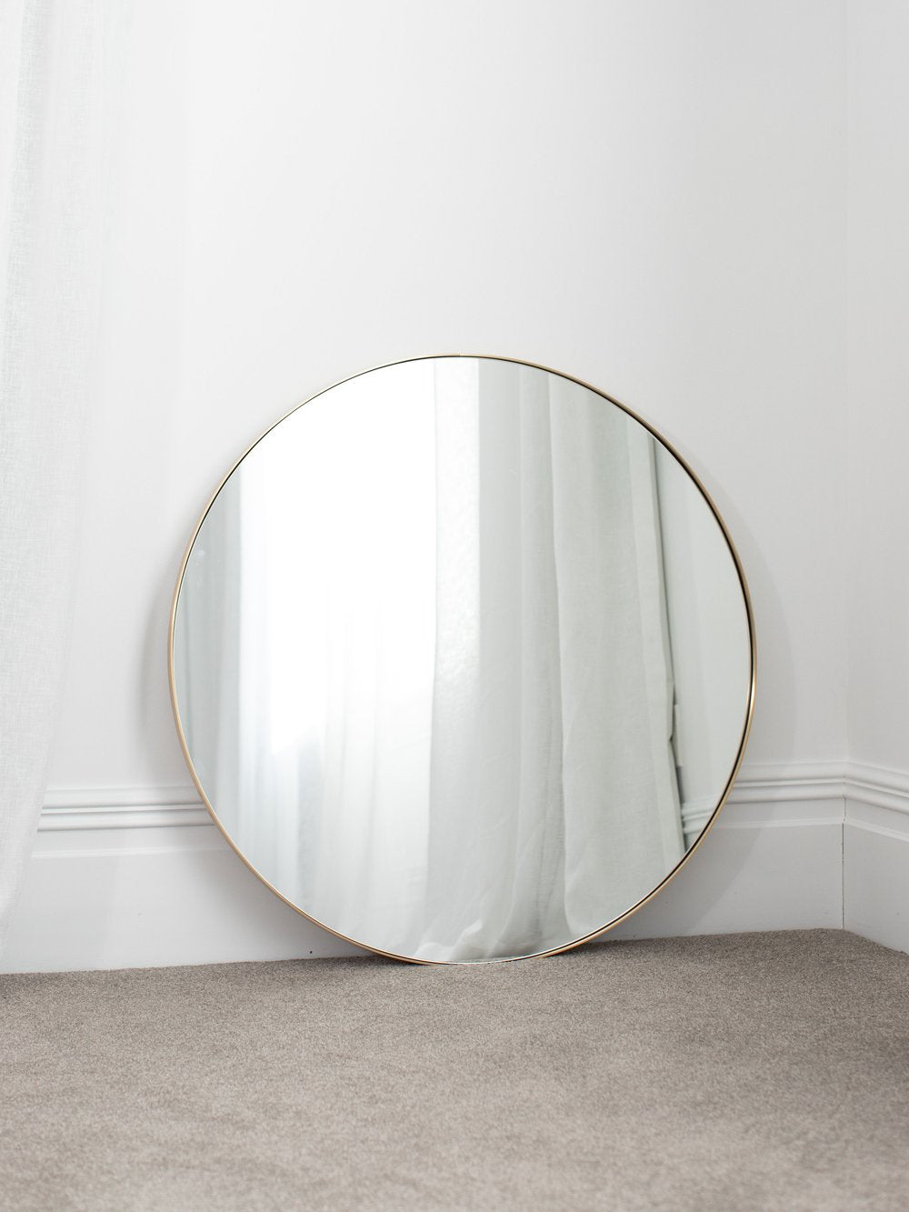 Outline Round Wall Mirror