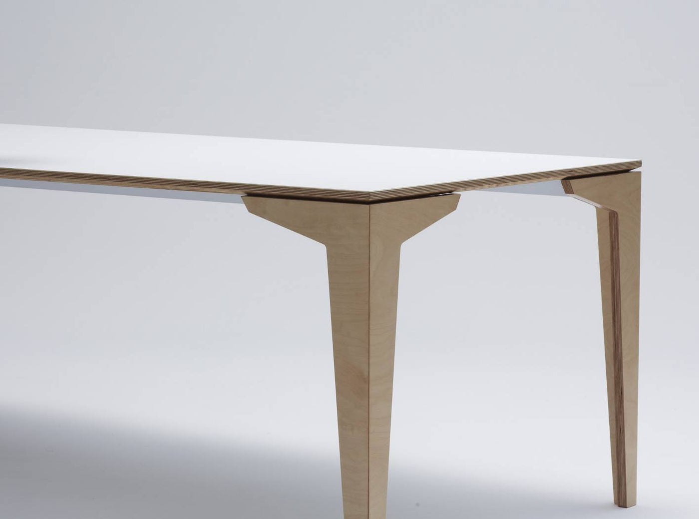 Table Looks Floating Floating Dining Table – YOYO Design by Kiwis